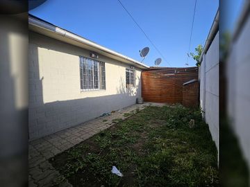 Se vende casa de un piso ubicada en Villa Las Palmas, comuna de La Cruz.