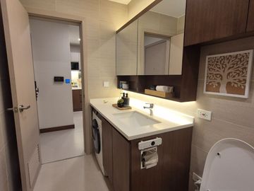 One Bedroom Unit in BE Uptown Park, Cebu City