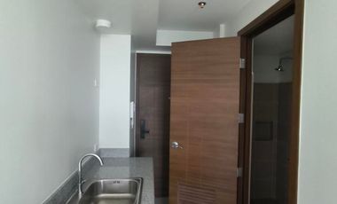 Condo for sale in Quantum Residences Buendia taft Pasay near DLSU CSB