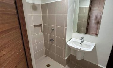 Condo for sale in Quantum Residences Buendia taft Pasay near DLSU CSB