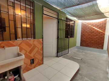 Se Vende Acogedora Casa en La Urb. Las Palmeras Primera Etapa Ica