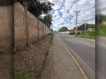 Terreno urbano de 3.000 m2 a orilla de camino, ubicado en Avenida Santa Cruz
