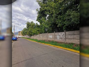 Terreno urbano de 3.000 m2 a orilla de camino, ubicado en Avenida Santa Cruz
