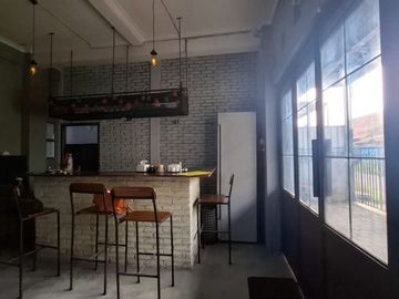 Ruang Usaha Cocok Untuk Cafe 2 Lantai Lokasi Strategis di Daerah Bugisan
