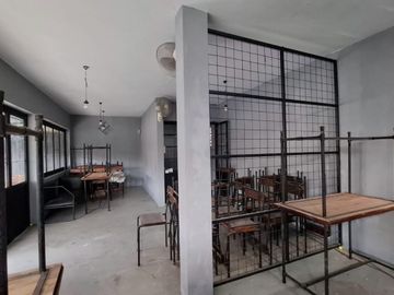 Ruang Usaha Cocok Untuk Cafe 2 Lantai Lokasi Strategis di Daerah Bugisan