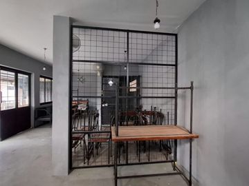 Ruang Usaha Cocok Untuk Cafe 2 Lantai Lokasi Strategis di Daerah Bugisan