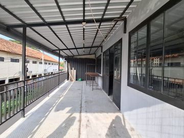 Ruang Usaha Cocok Untuk Cafe 2 Lantai Lokasi Strategis di Daerah Bugisan