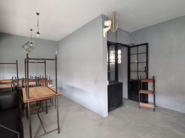 Ruang Usaha Cocok Untuk Cafe 2 Lantai Lokasi Strategis di Daerah Bugisan