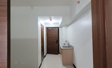 Rent to own 1 bedroom condo for sale in Quantum Residences Buendia Taft Pasay City