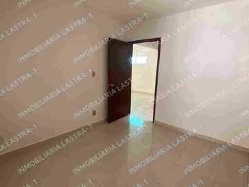 Casa de 4 recamaras, una en planta baja en Fracc. Laguna Real, Veracruz