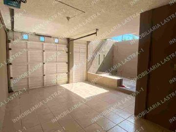 Casa de 4 recamaras, una en planta baja en Fracc. Laguna Real, Veracruz