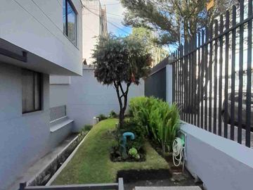Venta Departamento 2 Habitaciones, 112m2 más Terraza y Pérgola, Sector Swiss Hotel, La Floresta.