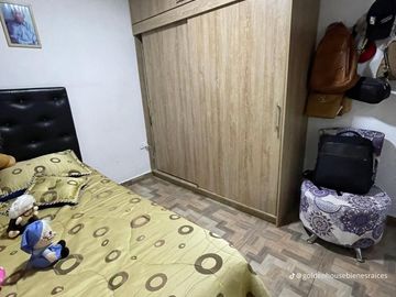 Casa de tres niveles con excelentes acabados