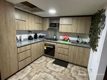 Casa de tres niveles con excelentes acabados