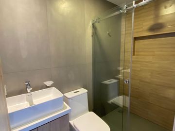 ¡En venta moderno departamento de 2 dormitorios con 3 balcones!