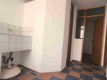 SE VENDE BONITO y AMPLIO DEPARTAMENTO AVENIDA LARCO TRUJILLO, EXCELENTE UBICACIÓN CERCA DE TODO.