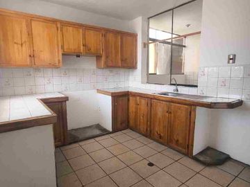 SE VENDE BONITO y AMPLIO DEPARTAMENTO AVENIDA LARCO TRUJILLO, EXCELENTE UBICACIÓN CERCA DE TODO.