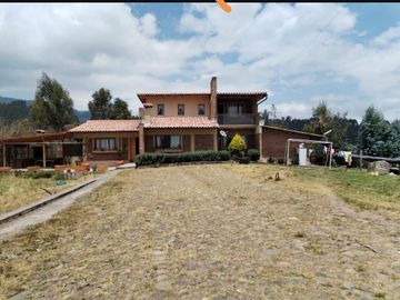 HERMOSA FINCA UBICADA EN CAYAMBE EN VENTA