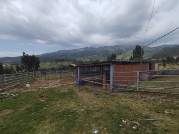 HERMOSA FINCA UBICADA EN CAYAMBE EN VENTA