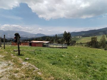 HERMOSA FINCA UBICADA EN CAYAMBE EN VENTA