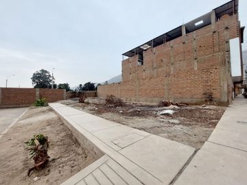 Se Vende Terreno En Esquina - Urb. Los Jardines De Ñaña