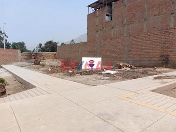 Se Vende Terreno En Esquina - Urb. Los Jardines De Ñaña