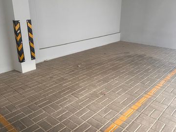 VENDO BONITO Y COMODO DEPARTAMENTO, DE 70 M2, UBICADO EN BANCARIOS, CERCA AL HOSPITAL GENERAL,  CON ASENSOR Y COCHERA, NO SE PAGA ALCABALA