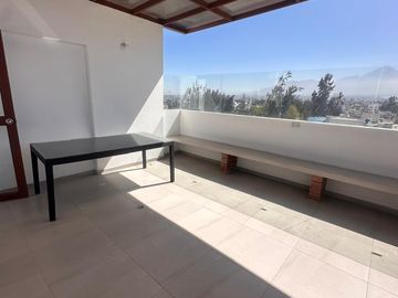 VENDO BONITO Y COMODO DEPARTAMENTO, DE 70 M2, UBICADO EN BANCARIOS, CERCA AL HOSPITAL GENERAL,  CON ASENSOR Y COCHERA, NO SE PAGA ALCABALA