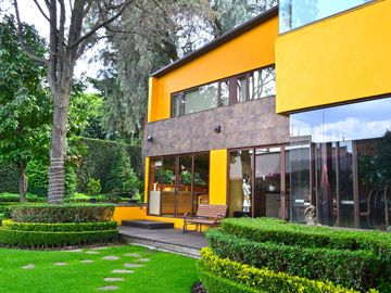 VENTA CASA AMPLIO JARDIN ILUMINACION NATURAL ARBOLEDAS