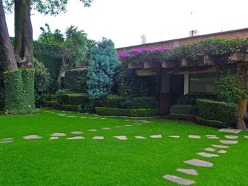VENTA CASA AMPLIO JARDIN ILUMINACION NATURAL ARBOLEDAS