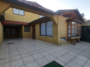 Casa 5 dormitorios 3 baños y estacionamiento San Ramón