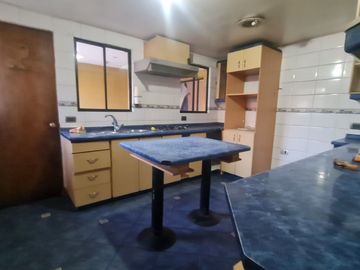 Casa 5 dormitorios 3 baños y estacionamiento San Ramón