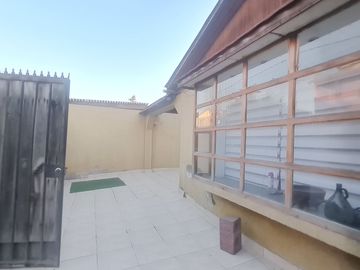 Casa 5 dormitorios 3 baños y estacionamiento San Ramón
