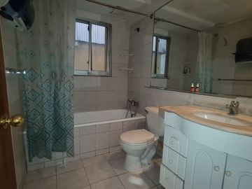 Casa 5 dormitorios 3 baños y estacionamiento San Ramón