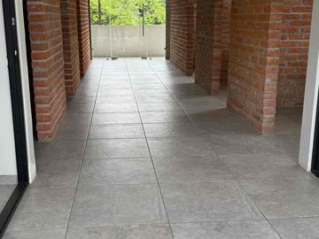 DEPARTAMENTO TORALMENTE AMUEBLADO EN CALZADA DE LOS REYES