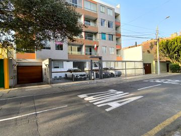 Flat 85 M2 - 1Er Piso + Estacionamiento A 2 Cdras De Malecon Bertolotto