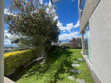 NAYON-VENTA DEPARTAMENTO TIPO CASA