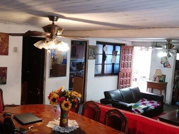 CASA DE UN PISO PARA REMODELAR EN SAN RAMON STGO.3D 1B 5EST. EN $109.990.000 IDEAL INVERSIONISTA