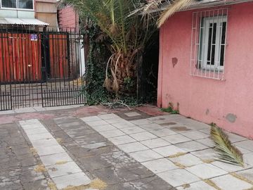 CASA DE UN PISO PARA REMODELAR EN SAN RAMON STGO.3D 1B 5EST. EN $109.990.000 IDEAL INVERSIONISTA