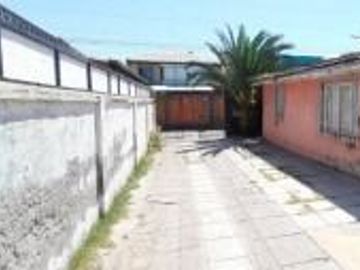 CASA DE UN PISO PARA REMODELAR EN SAN RAMON STGO.3D 1B 5EST. EN $109.990.000 IDEAL INVERSIONISTA