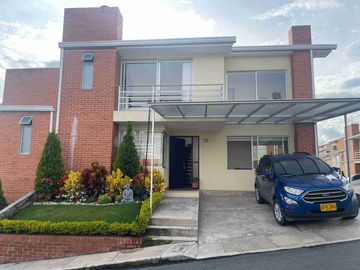 Arriendo casa en Campo Aragon