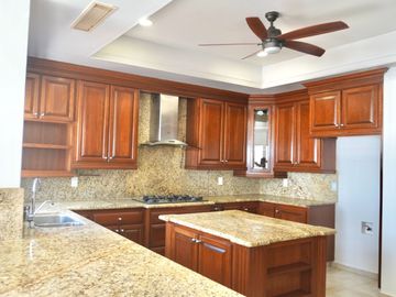 Residencia de Lujo en Villa Esmeralda – La Jolla Residencial