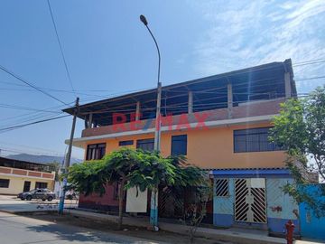 SE VENDE CASA CON LOCALES COMERCIALES EN JOSE GALVEZ