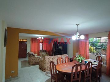 SE VENDE CASA CON LOCALES COMERCIALES EN JOSE GALVEZ