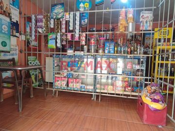 SE VENDE CASA CON LOCALES COMERCIALES EN JOSE GALVEZ