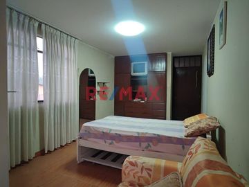 SE VENDE CASA CON LOCALES COMERCIALES EN JOSE GALVEZ