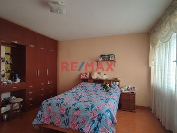 SE VENDE CASA CON LOCALES COMERCIALES EN JOSE GALVEZ