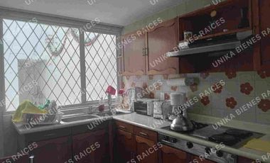 SE VENDE PRECIOSA CASA PARA MODERNIZAR, CON VISTA AL CAMPO DE GOLF Y EXCELENTE UBICACIÓN