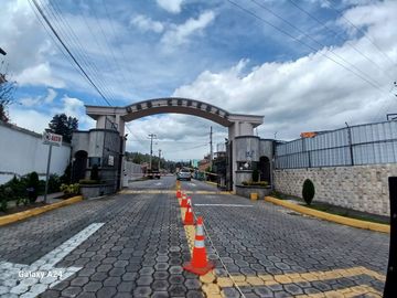 En venta amplia casa en la Urbanización Copedac Valle de Los Chillos