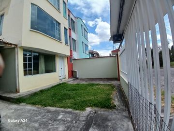 En venta amplia casa en la Urbanización Copedac Valle de Los Chillos